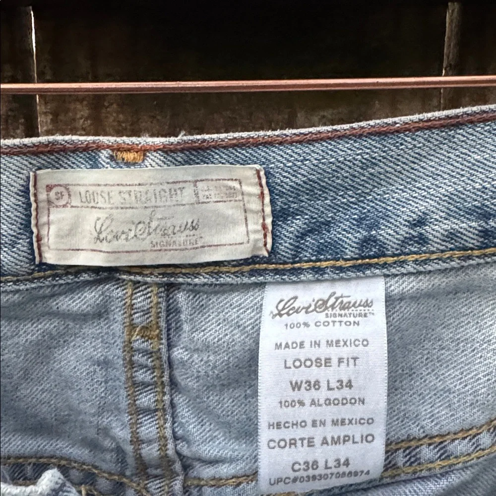 Levi Strauss Signature Loose Straight Jeans, light wash, size 36x34 - Picture 5 of 5